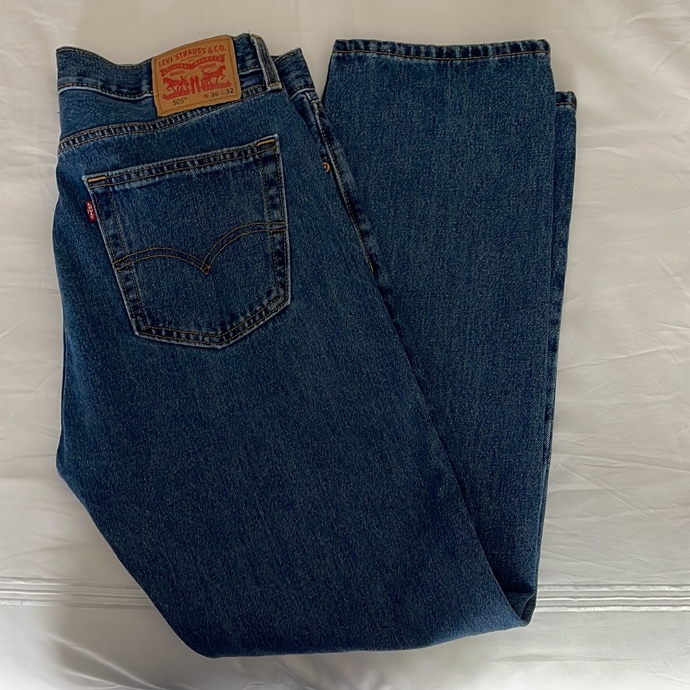 Mens 505 Levi Jeans. Size 36W by 32L. - Picture 2 of 4